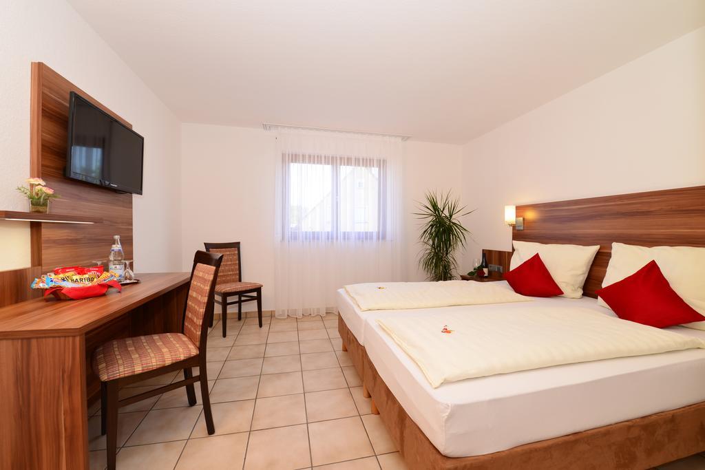 Hotel Am Buchwald Esslingen am Neckar Szoba fotó